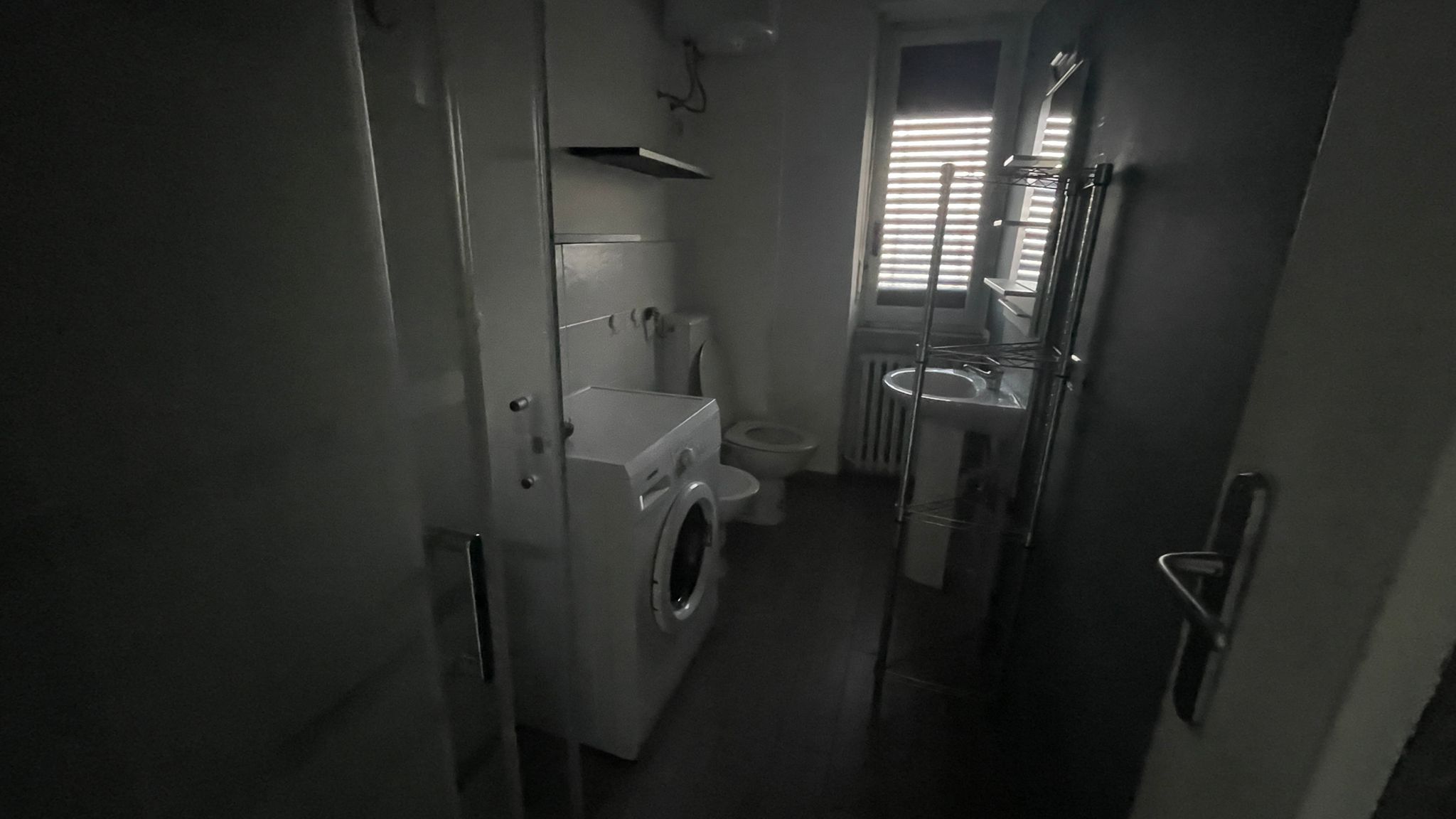 Visualizza annuncio di Affitto-Immobile a,